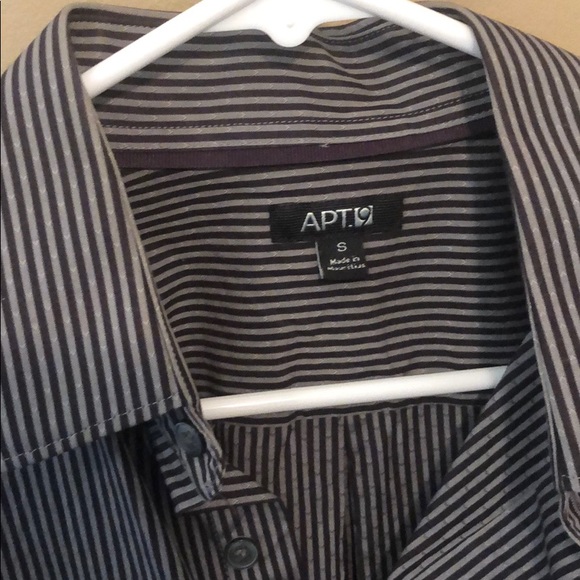Men’s Apt 9 long sleeve collared button up - Picture 2 of 2
